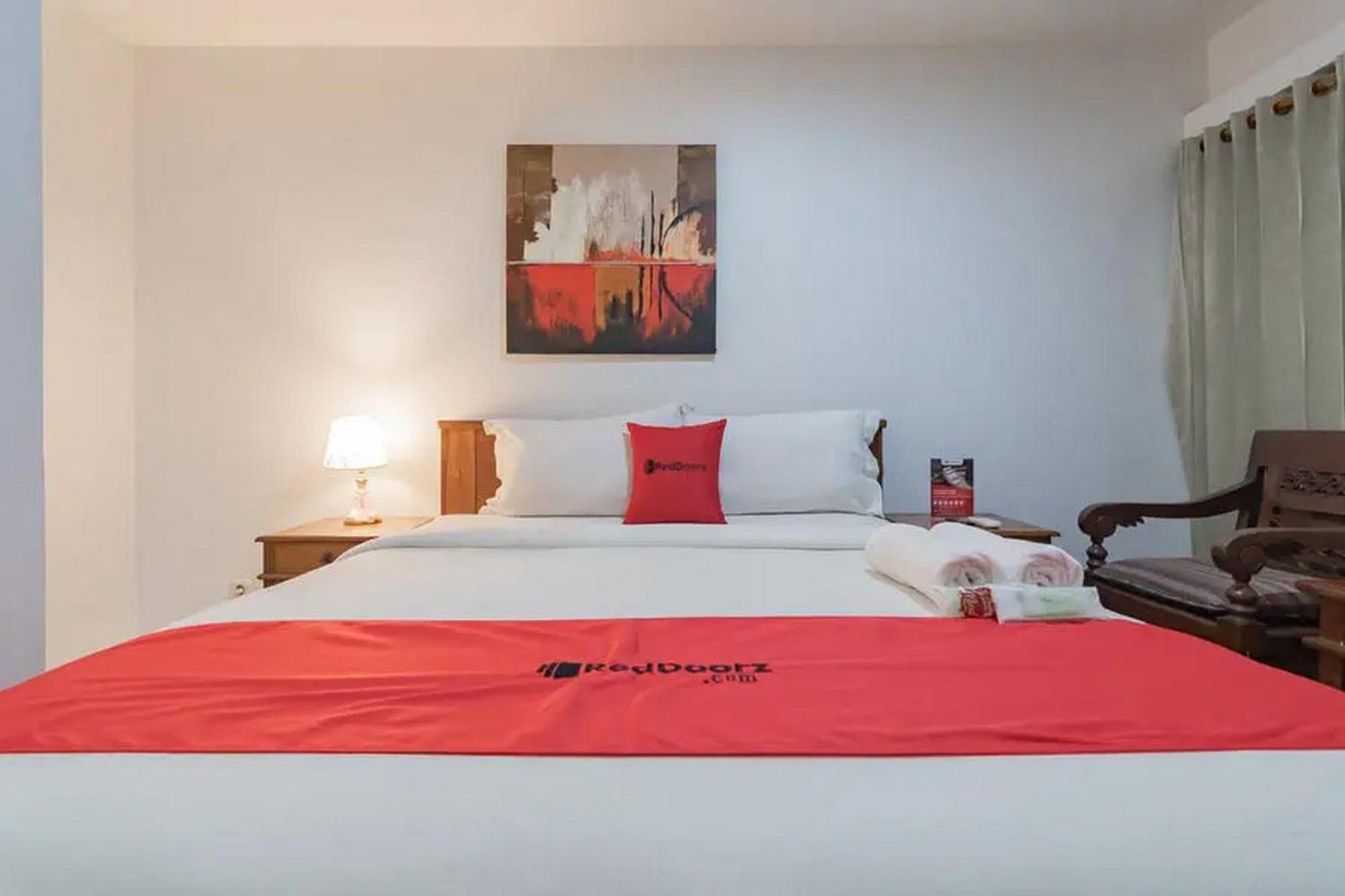 Reddoorz At Arwiga Hotel Near Rs Hasan Sadikin Bandung Exterior foto