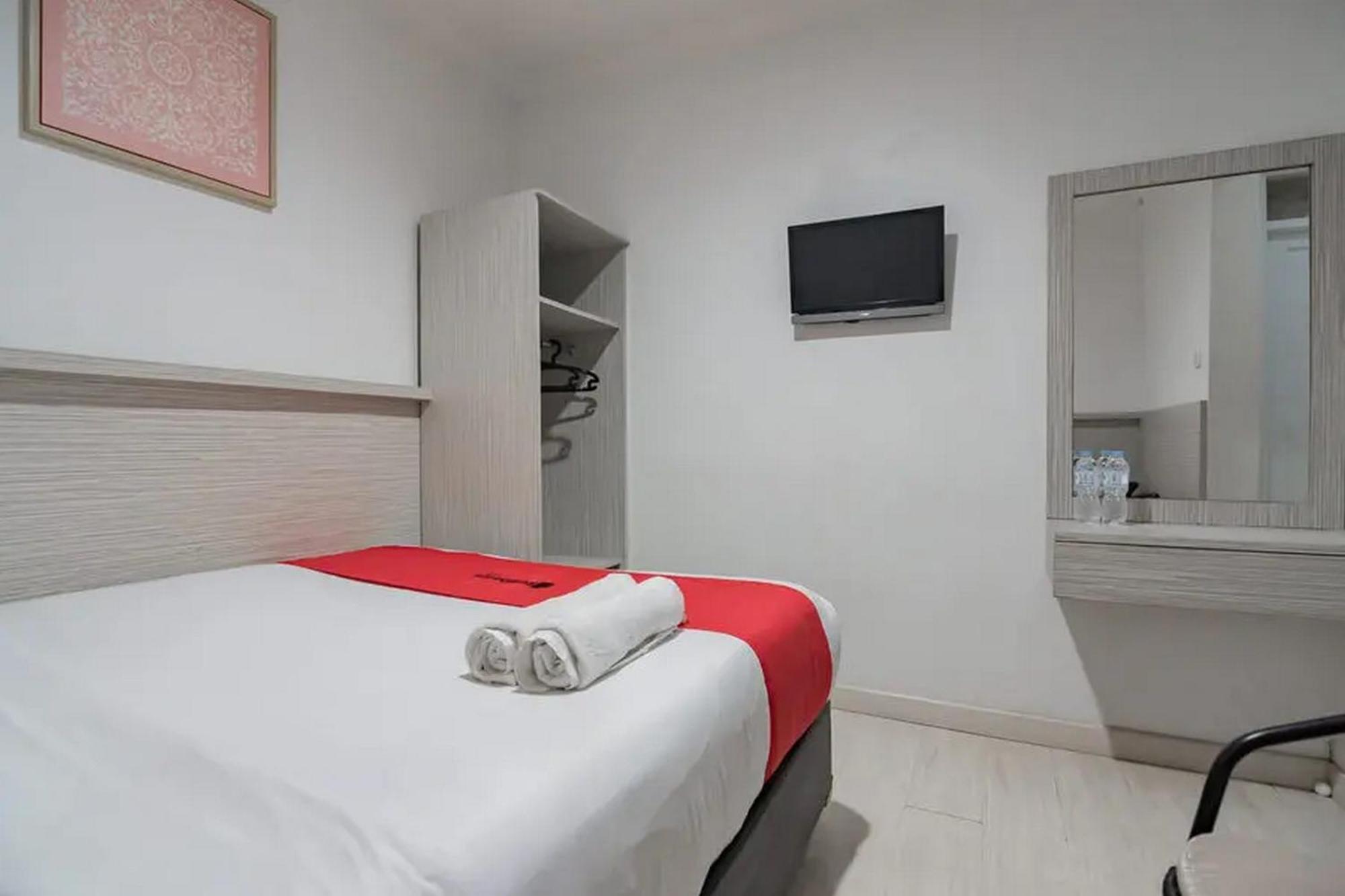 Reddoorz At Arwiga Hotel Near Rs Hasan Sadikin Bandung Exterior foto